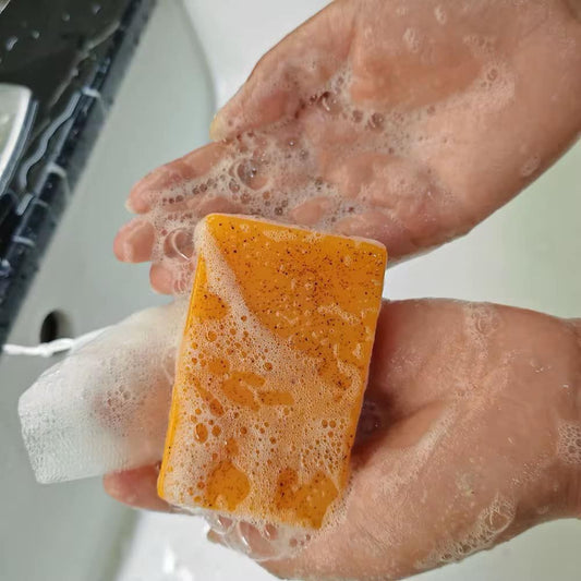 SAVON AU CURCUMA ET AU KOJIC